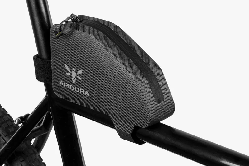 Apidura Expedition Top Tube Bag Strap Fastening -1