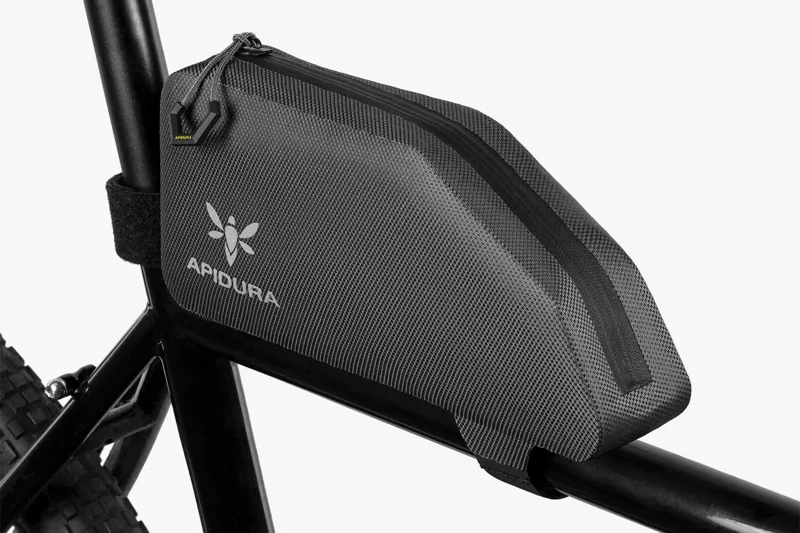 Apidura Expedition Top Tube Bag Strap Fastening -3