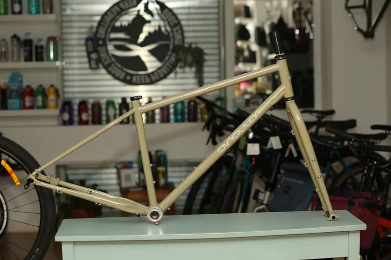Ex Display Singular Gryphon frameset Medium Green