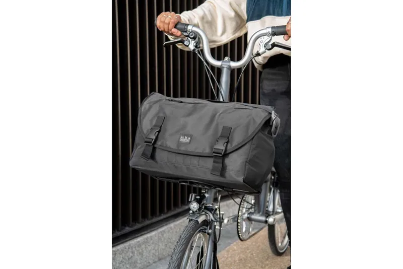 Brompton Metro Messenger L w frame Black-3