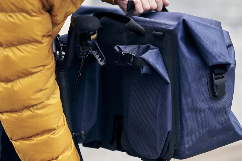 Brompton Borough Waterproof Bag Large in Navy-4